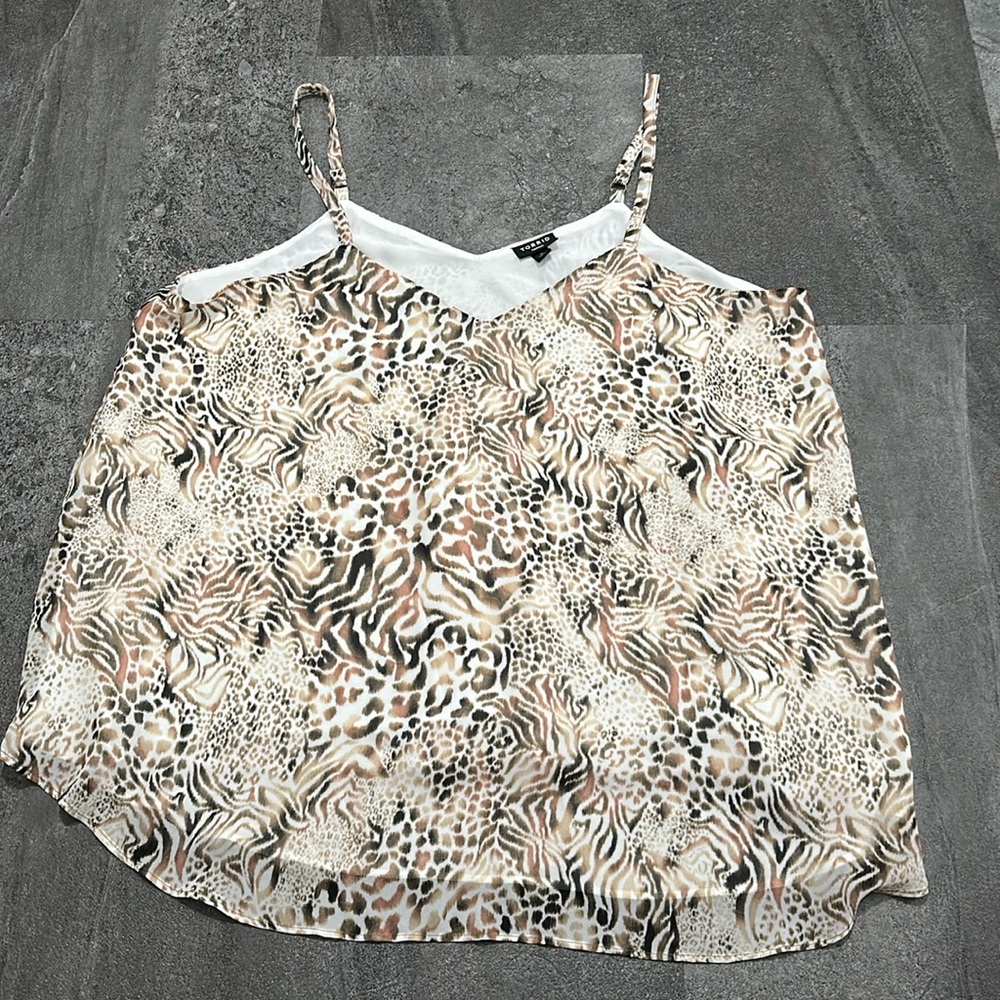 Like new Torrid tank top with adjustable straps. No holes or stains